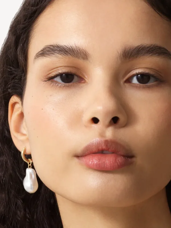 FRENCH CONNECTION Jewellery<Irregular Faux Pearl Huggie Hoop Earrings Pearl/Gold/Diamente